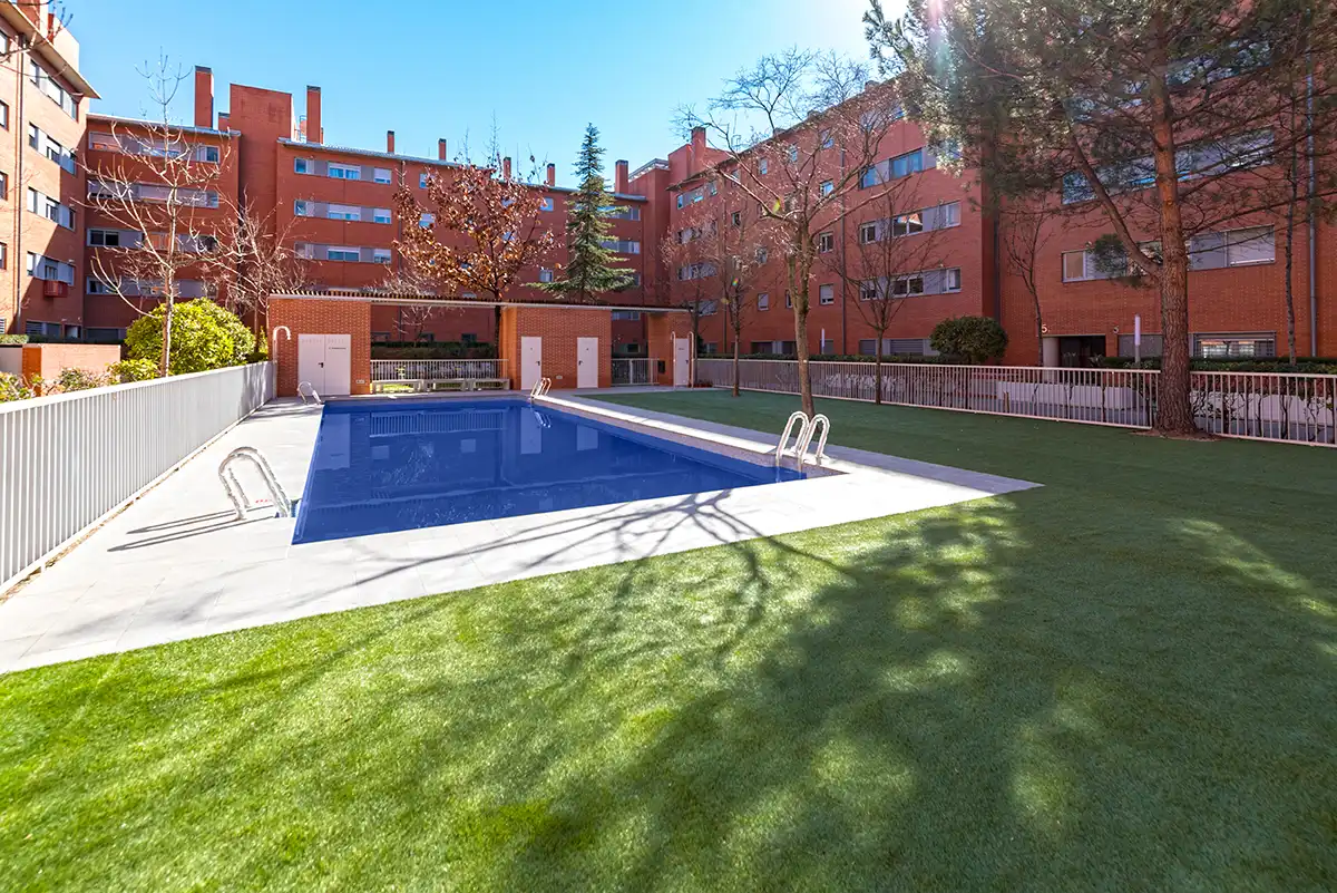 Piscina de Pis en venda en Madrid amb Piscina comunitària