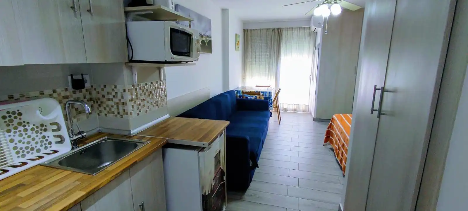 Sala d'estar de Estudi en venda en Benalmádena amb Aire condicionat, Terrassa i Moblat