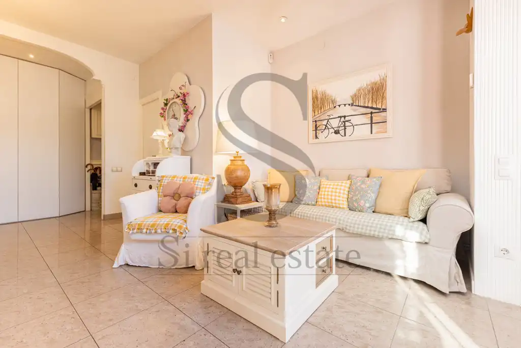 Wohnzimmer von Dachboden zum Verkauf in Barcelona mit Heizung, Terrasse und Abstellraum