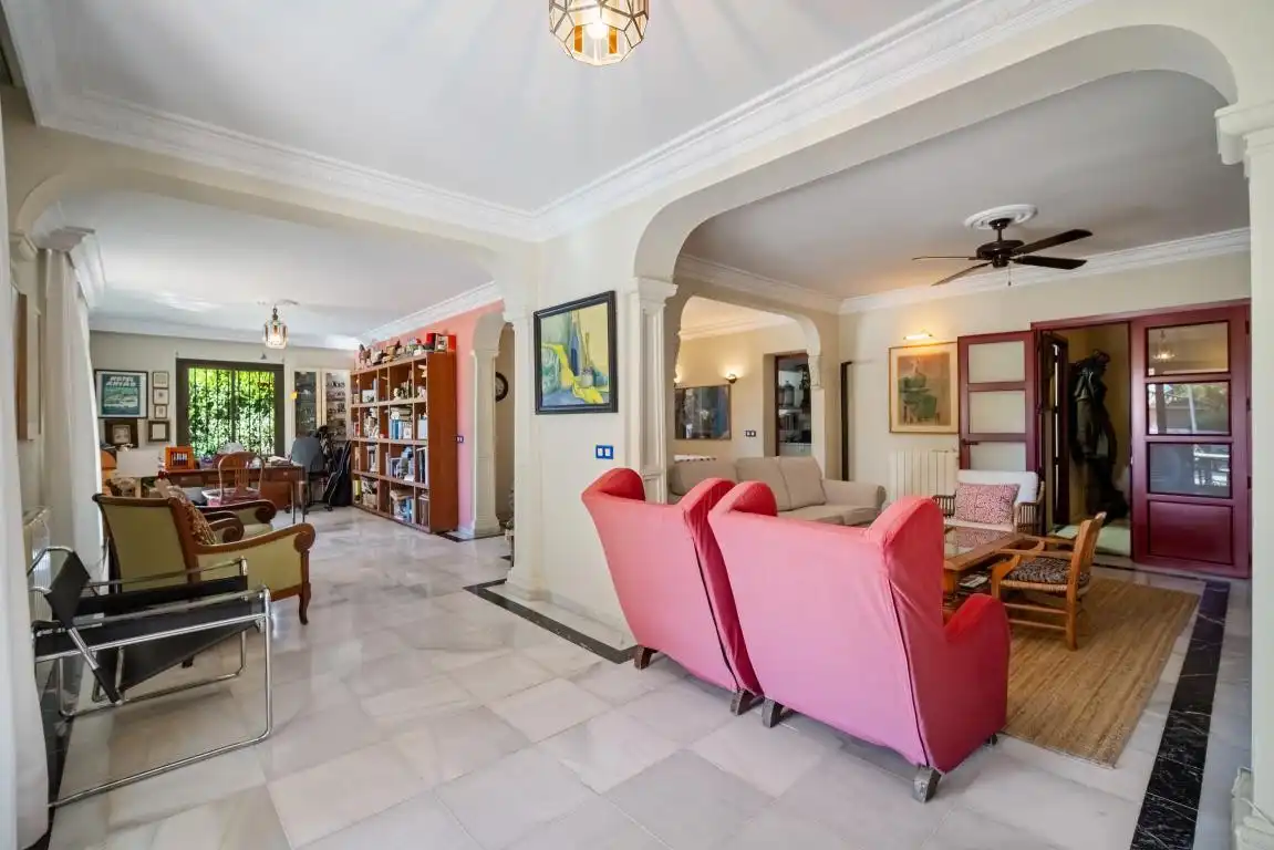 Sala de estar de Casa o chalet en venta en Marbella con Aire acondicionado, Jardín privado y Terraza