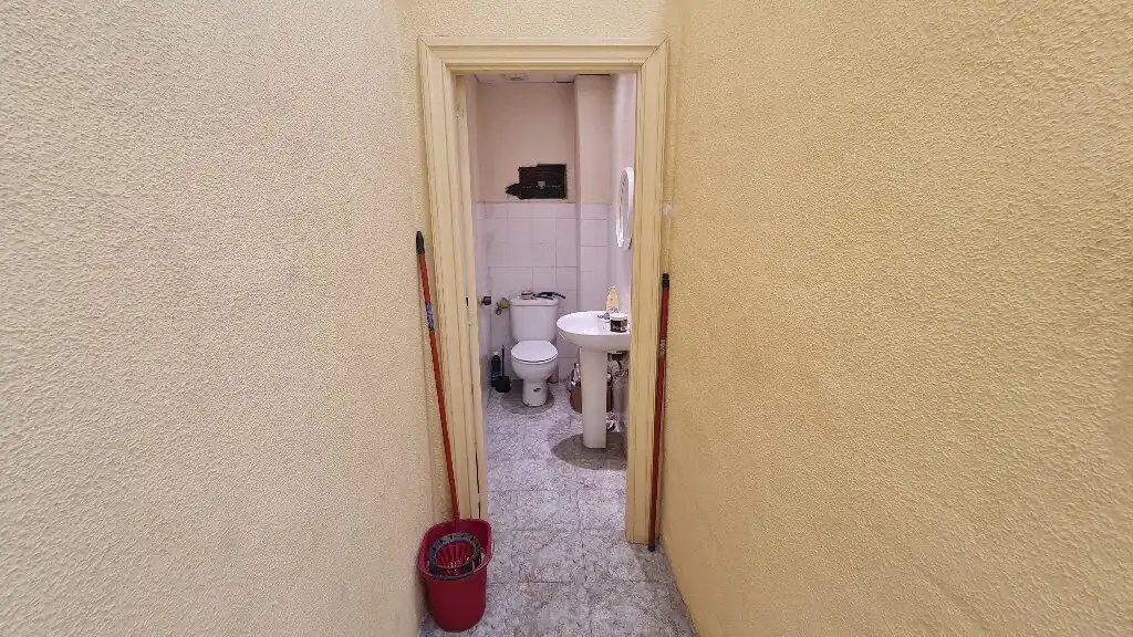 Baño de Local de alquiler en  Logroño con Aire acondicionado