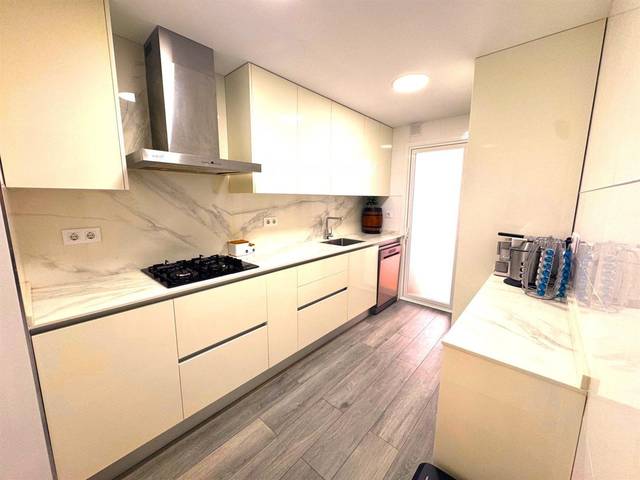 Piso en Venta en CAMI VELL POBLA MONTORNES en Centre