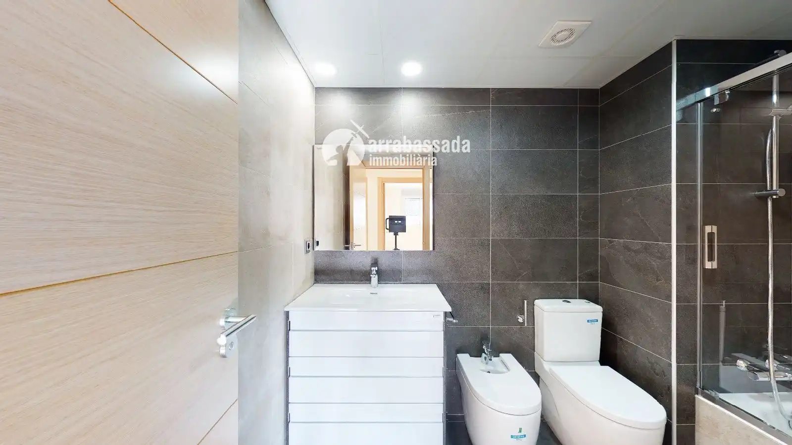 Baño de Piso de alquiler en Tarragona con Aire acondicionado, Calefacción y Terraza