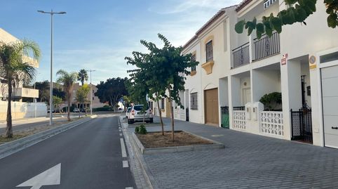CHALET ADOSADO EN SALOBREÑA PLAYA, URB. PRIVADA CON PISCINA Y JARDINES., imatge 2
