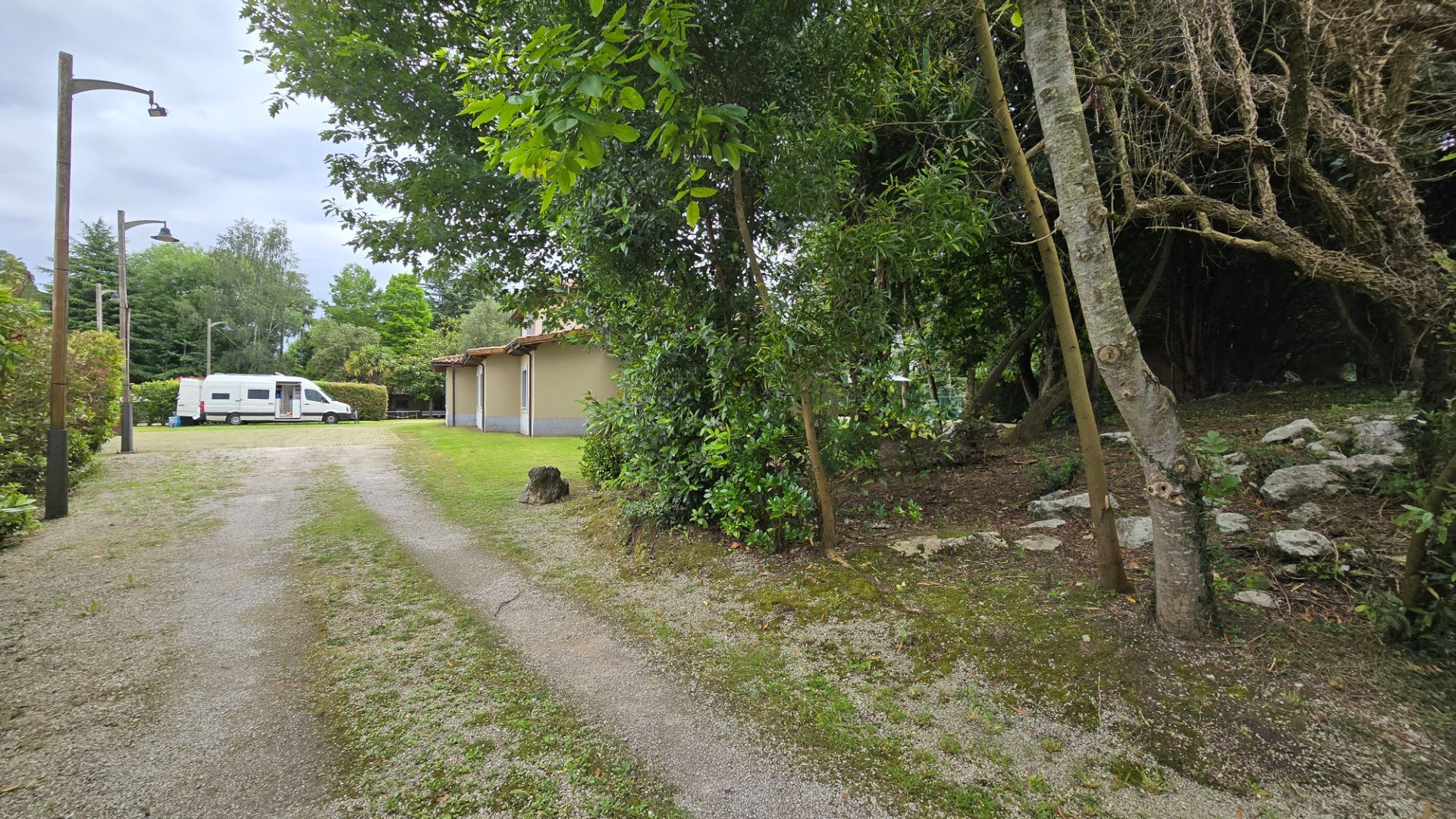 Vista exterior de Edifici en venda en Llanes
