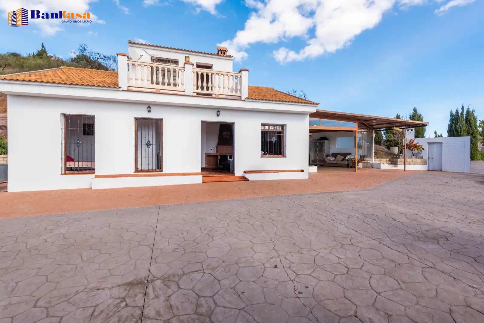 Vista exterior de Casa o chalet en venta en Casabermeja con Jardín privado, Piscina y Amueblado