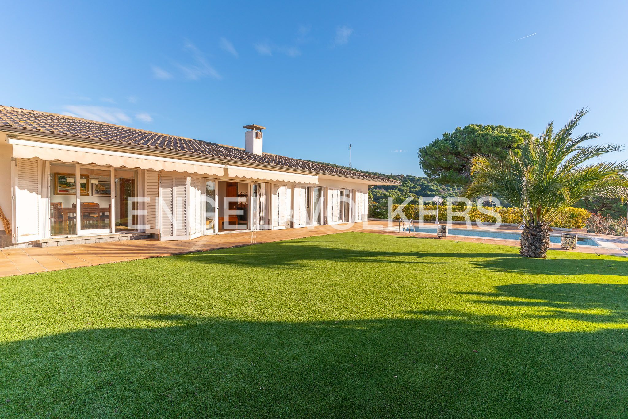 Vista exterior de Casa o xalet en venda en Mataró amb Aire condicionat, Calefacció i Jardí privat