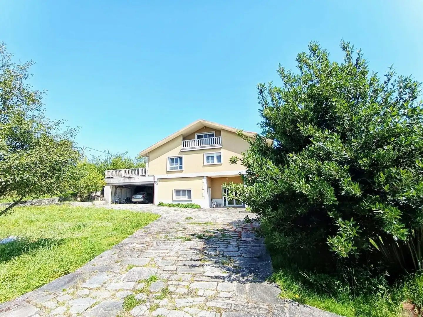 Vista exterior de Casa o xalet en venda en Pontevedra Capital  amb Jardí privat, Terrassa i Traster