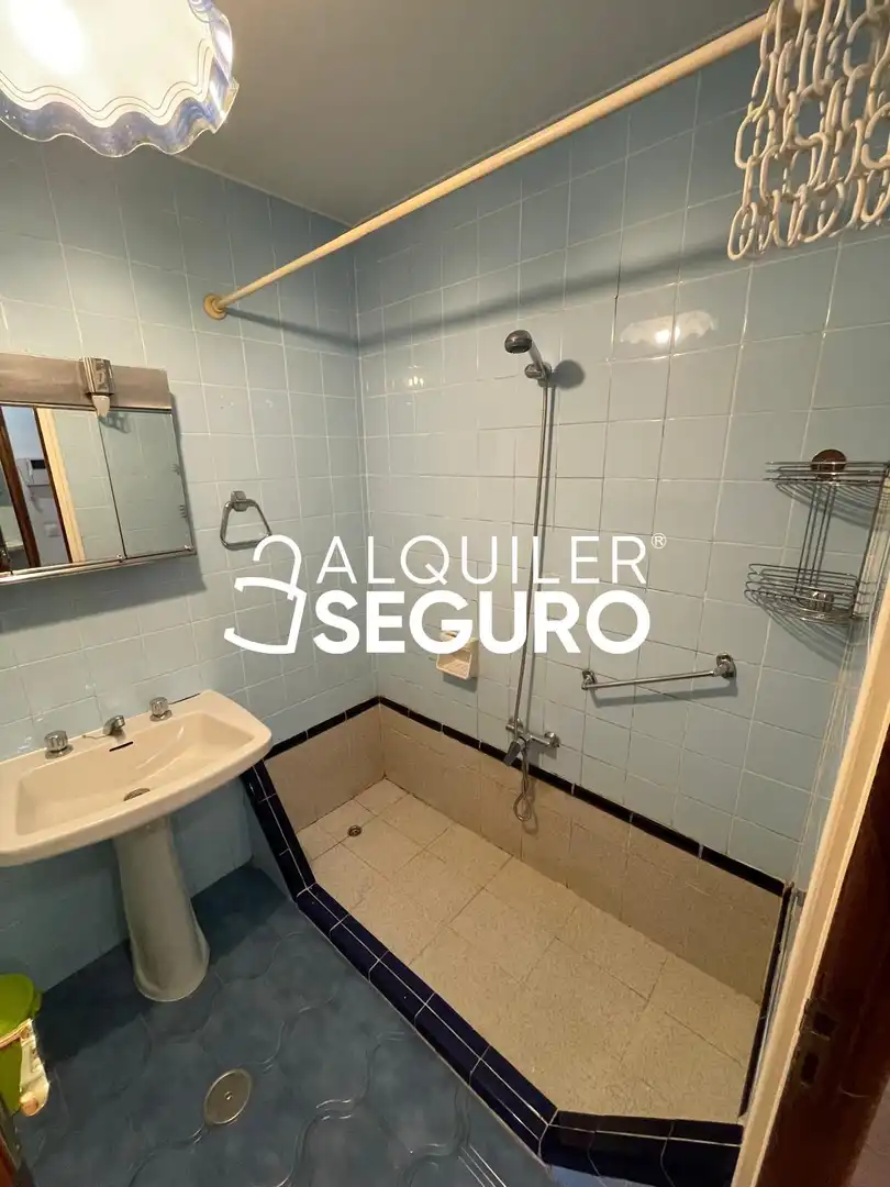 Baño de Piso de alquiler en Madrid con Aire acondicionado, Calefacción y Terraza
