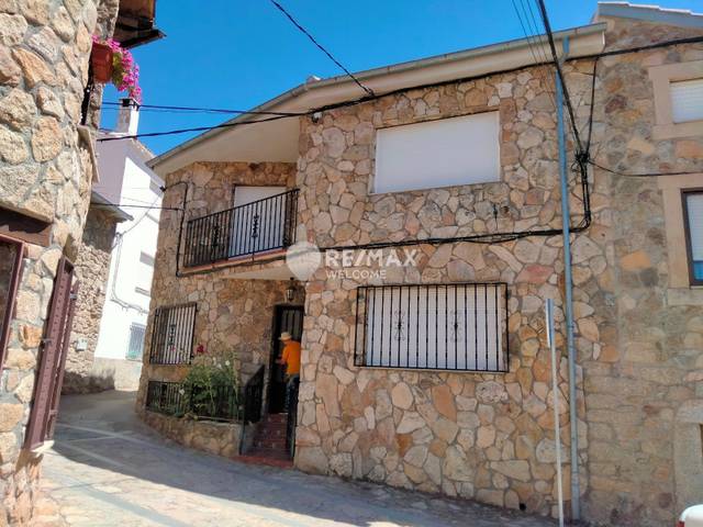 Casa adosada en Venta en Enrrollada en Navacepedilla de Corneja