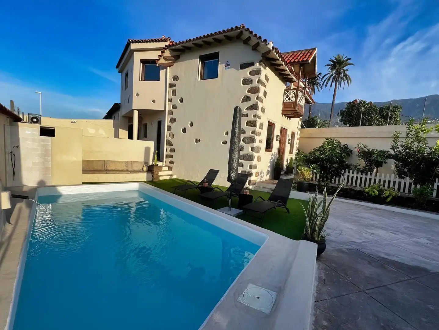 Vista exterior de Casa o xalet en venda en La Orotava amb Parquet, Terrassa i Traster