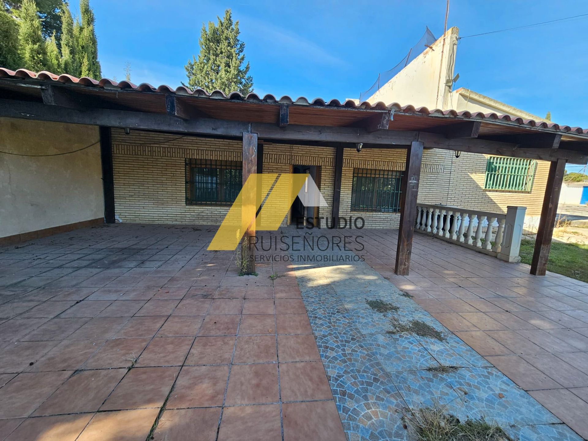 Vista exterior de Finca rústica en venda en Cuarte de Huerva amb Jardí privat, Terrassa i Piscina