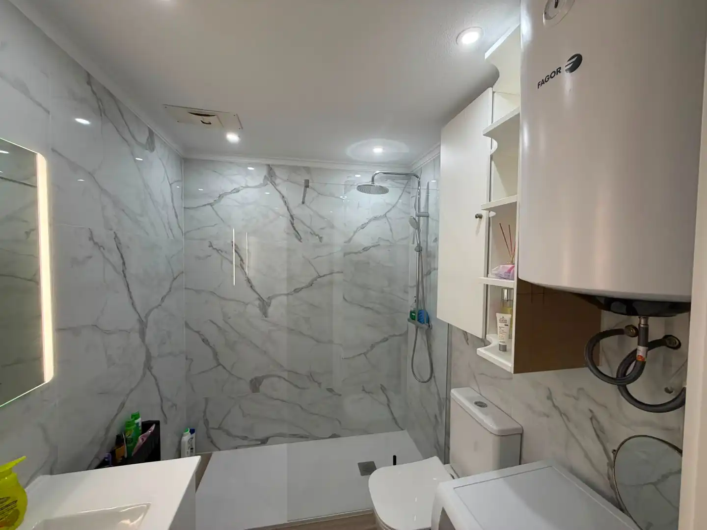 Bathroom of Flat for rent in Torrevieja  with Air Conditioner, Parquet flooring and Furnished