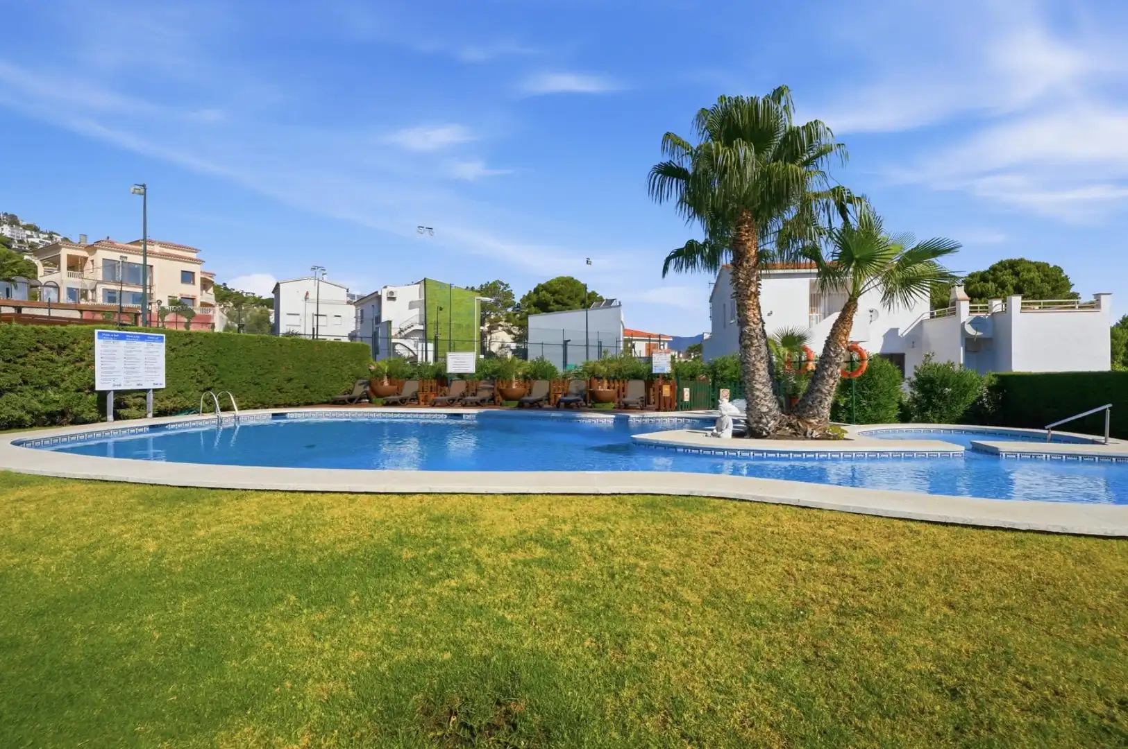 Piscina de Edifici en venda en Llançà