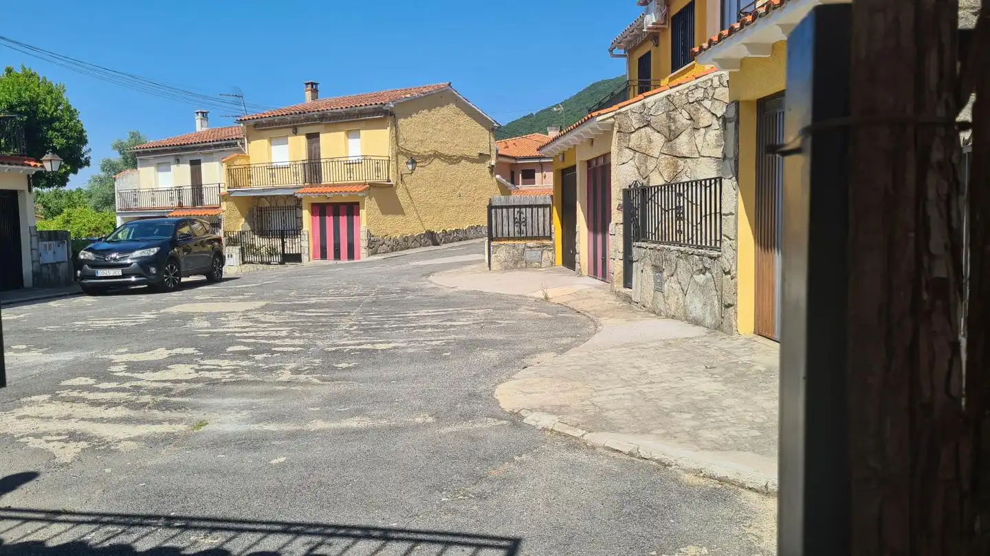 Vista exterior de Casa o chalet en venta en Piedralaves con Calefacción, Jardín privado y Terraza