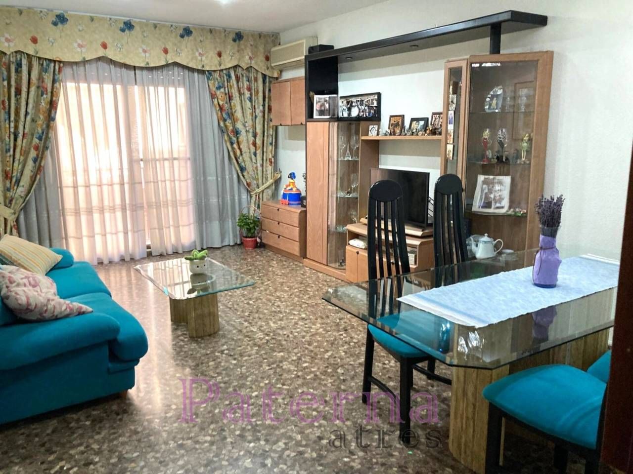 Sala de estar de Piso en venta en Paterna con Aire acondicionado y Balcón