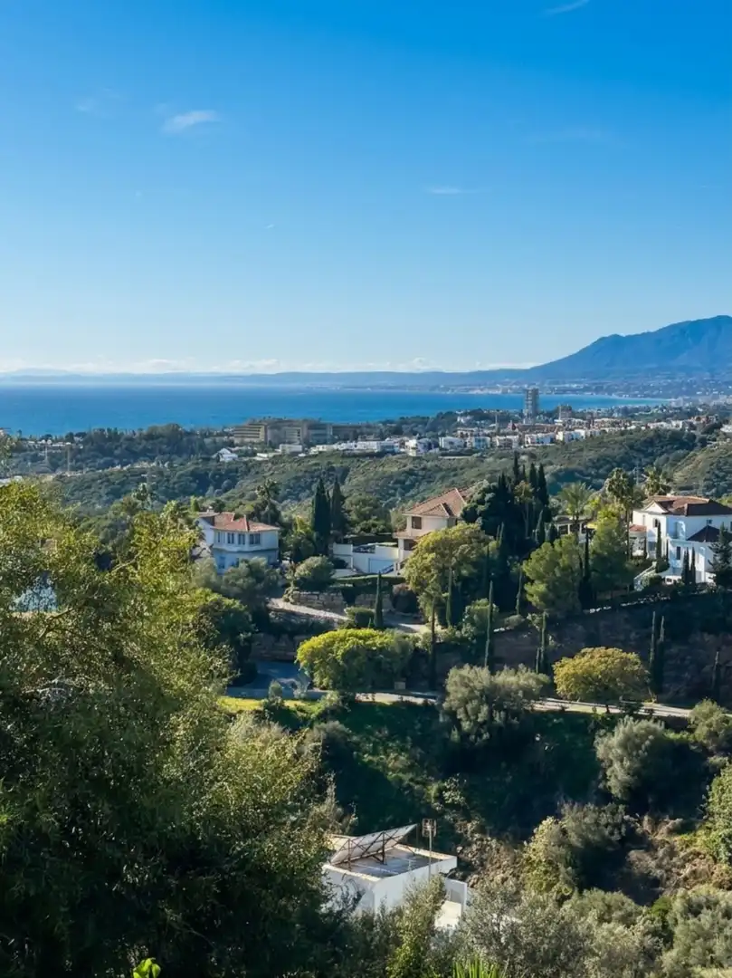 Vista exterior de Casa o xalet en venda en Marbella amb Calefacció, Jardí privat i Terrassa