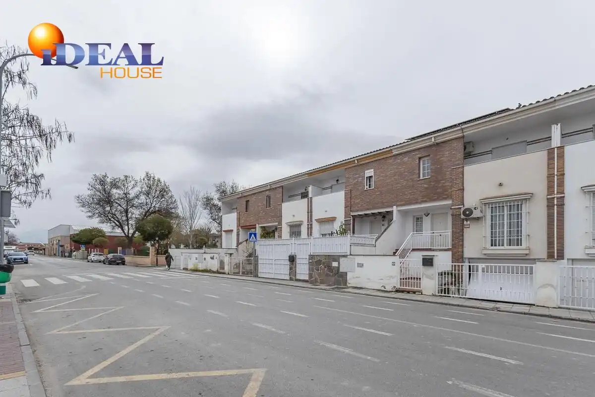 Adossat amb terrassa en venda a Belicena