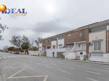 Adossat amb balcó en venda a Belicena