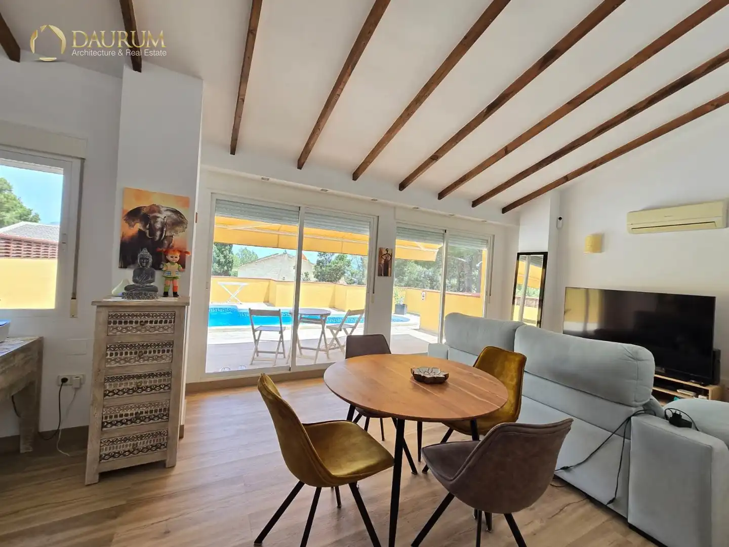 Casa aparellada amb piscina en venda a OROVAL, imagen 10