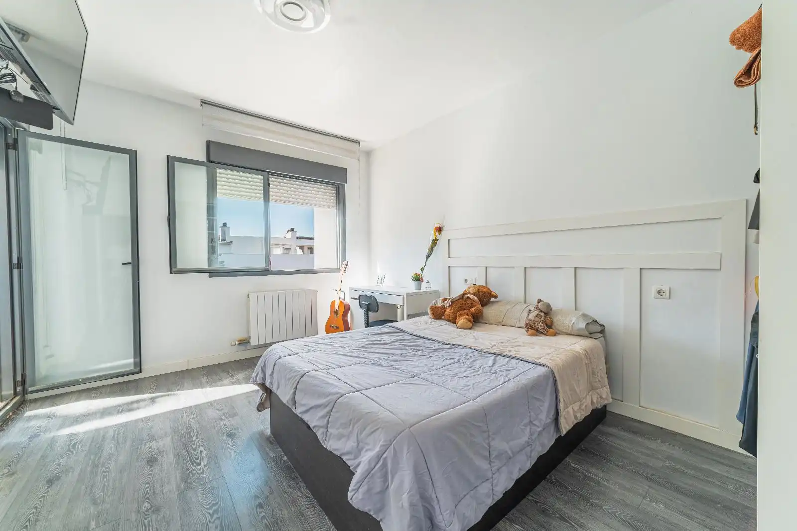 Schlafzimmer von Einfamilien-Reihenhaus zum Verkauf in Canet de Mar mit Klimaanlage, Heizung und Privatgarten