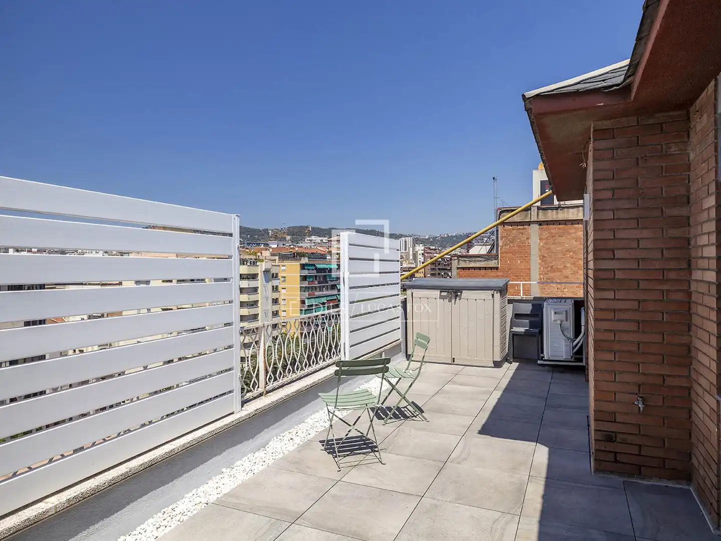 Terrasse von Dachboden zur Miete in Barcelona mit Klimaanlage, Terrasse und Möbliert