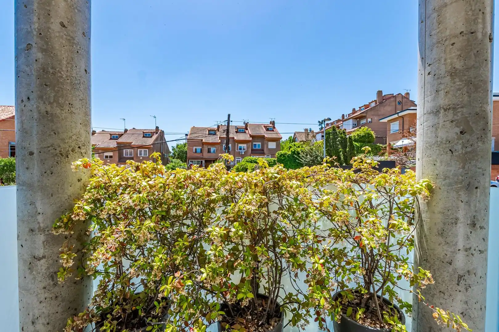 Vista exterior de Casa adosada en venta en Pozuelo de Alarcón con Aire acondicionado, Calefacción y Piscina