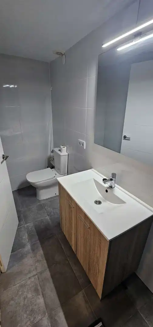 Bany de Apartament en venda en Fuengirola amb Aire condicionat, Calefacció i Moblat
