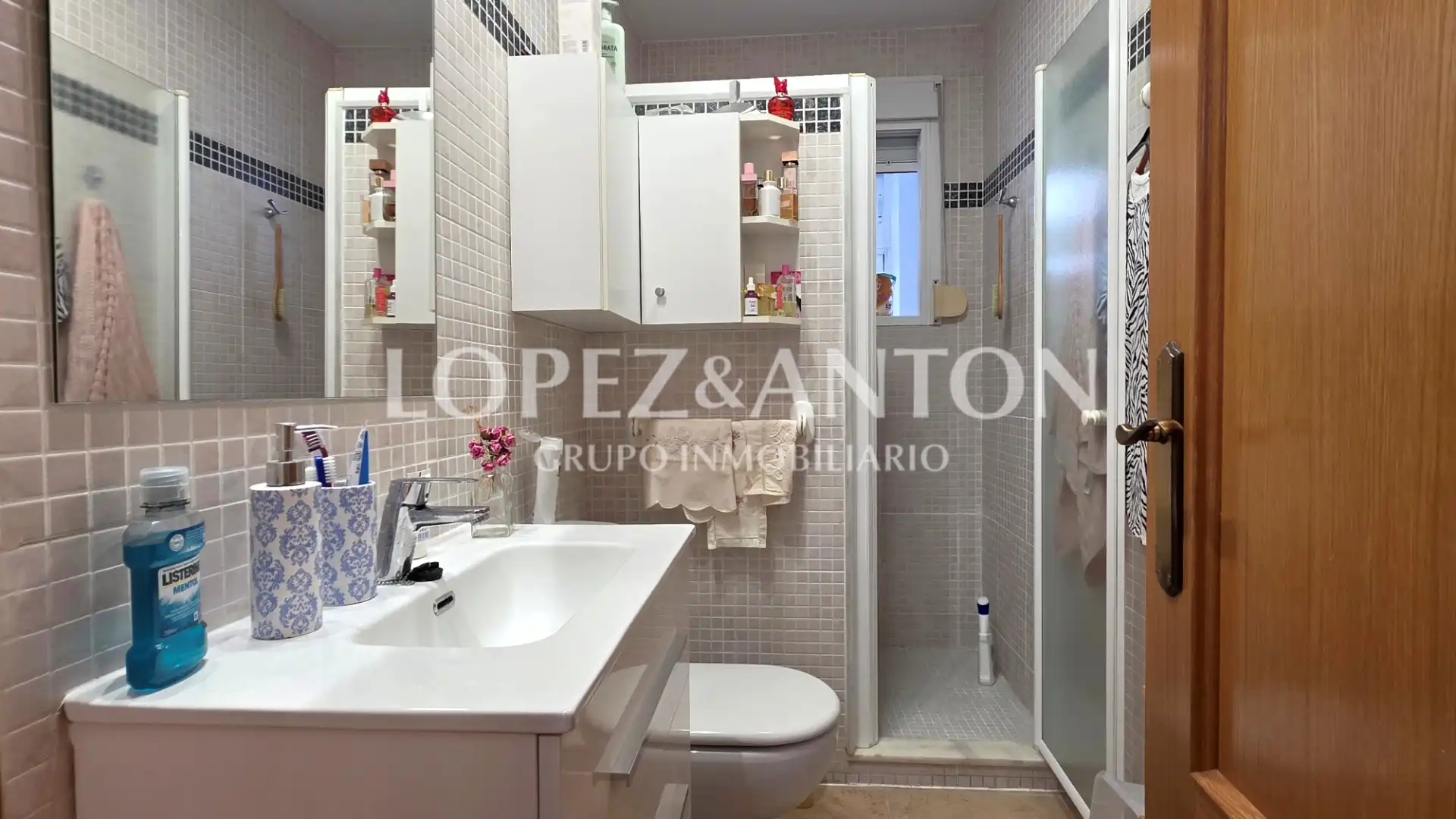 Bathroom of Flat for sale in L'Eliana  with Air Conditioner, Oven and Balcony