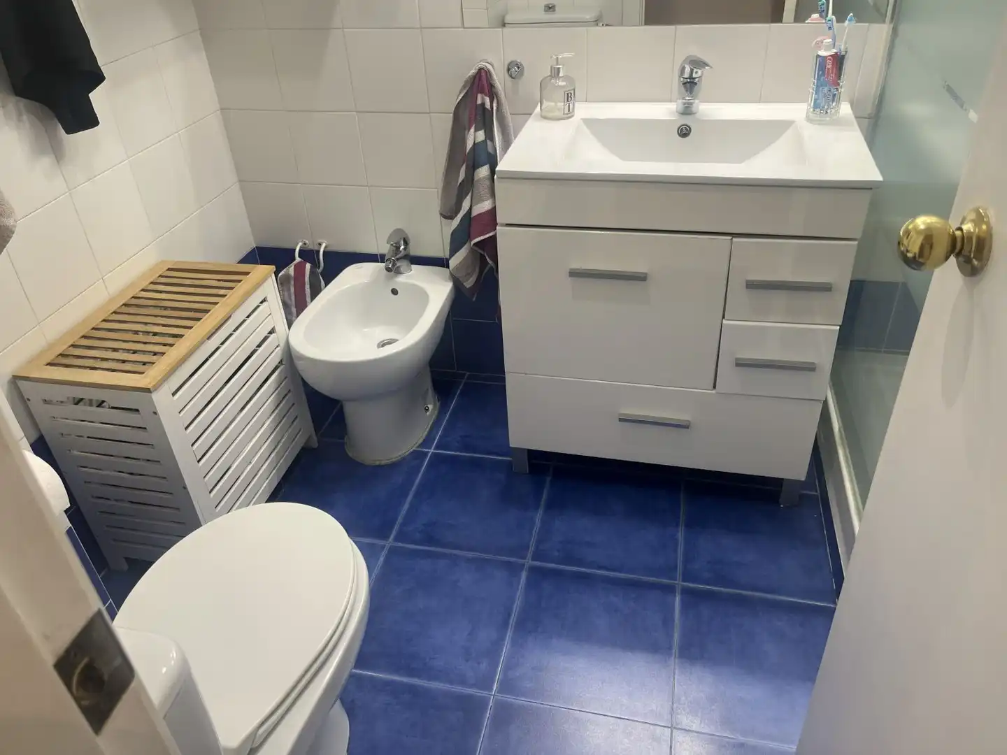 Badezimmer von Wohnung zur Miete in Sevilla mit Klimaanlage und Heizung