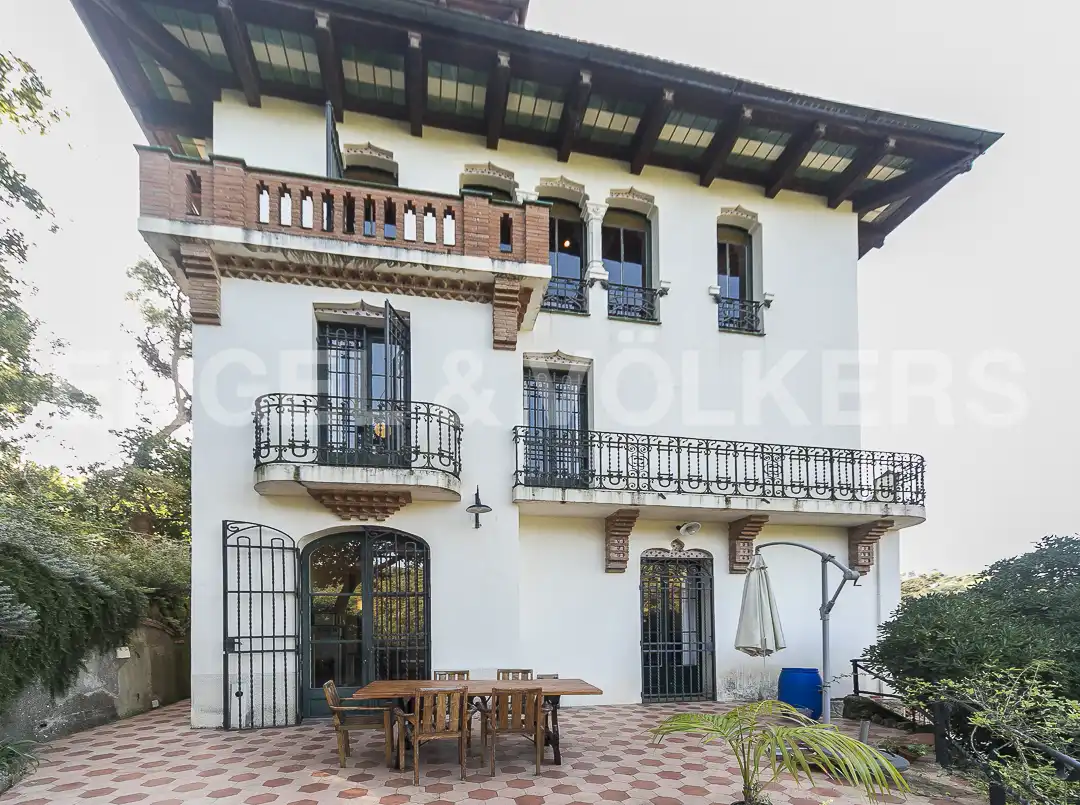 Außenansicht von Haus oder Chalet zum Verkauf in Barcelona mit Heizung, Terrasse und Abstellraum