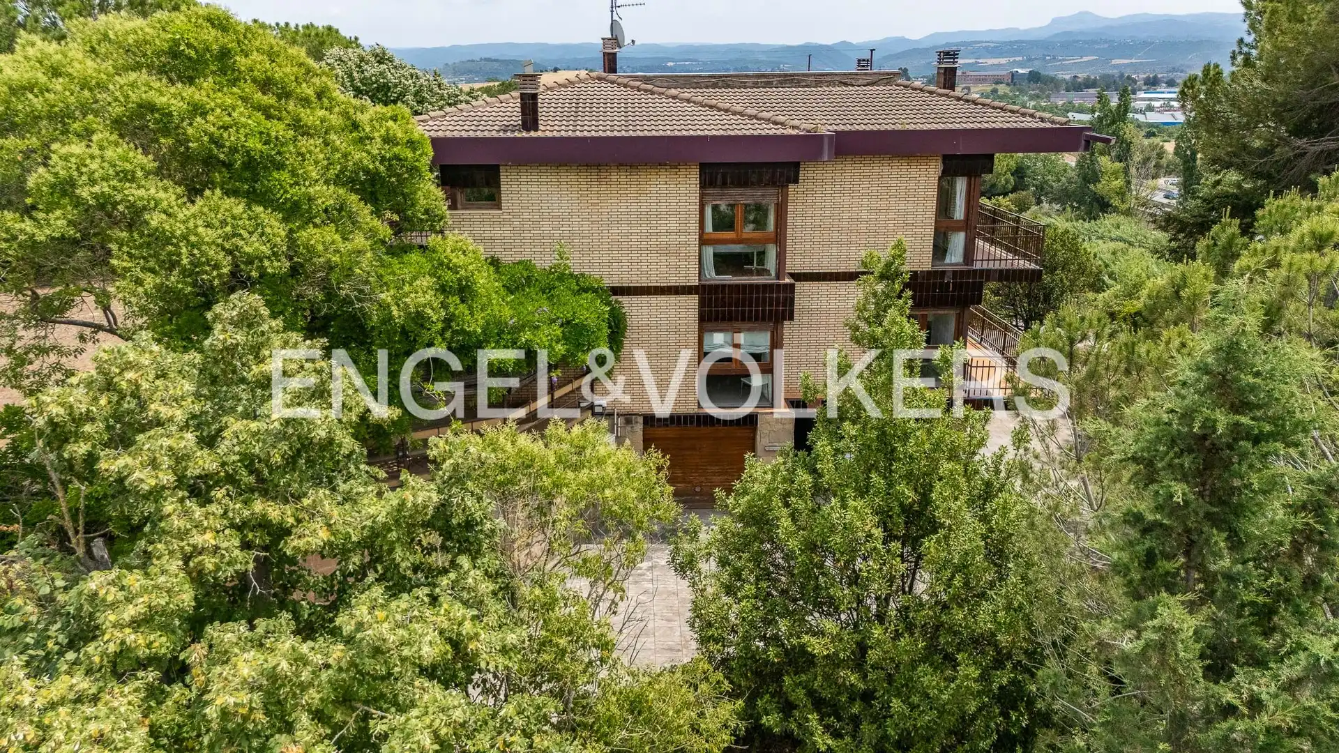 Vista exterior de Finca rústica en venda en Manresa amb Calefacció, Jardí privat i Terrassa