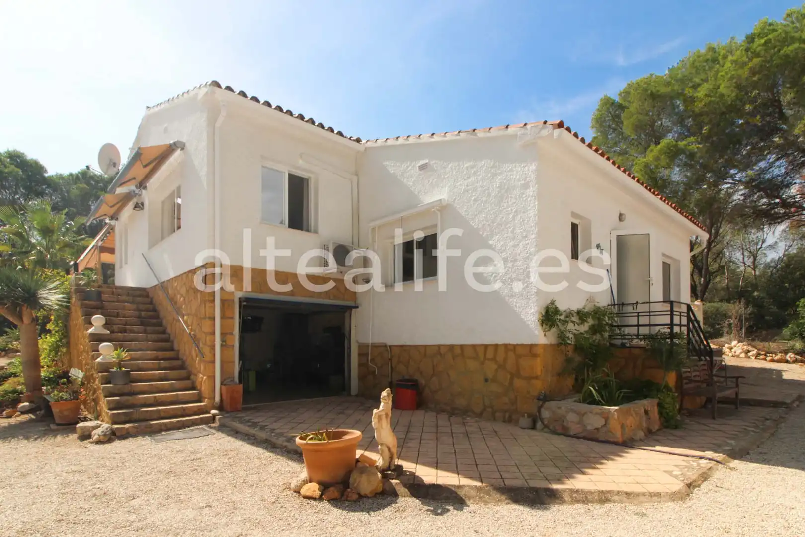Vista exterior de Casa o xalet en venda en Altea amb Aire condicionat, Jardí privat i Terrassa