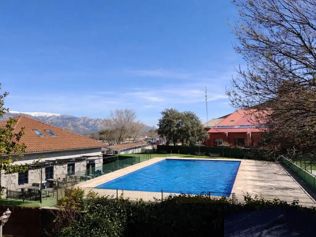 Piscina de Casa adosada en venta en Moralzarzal