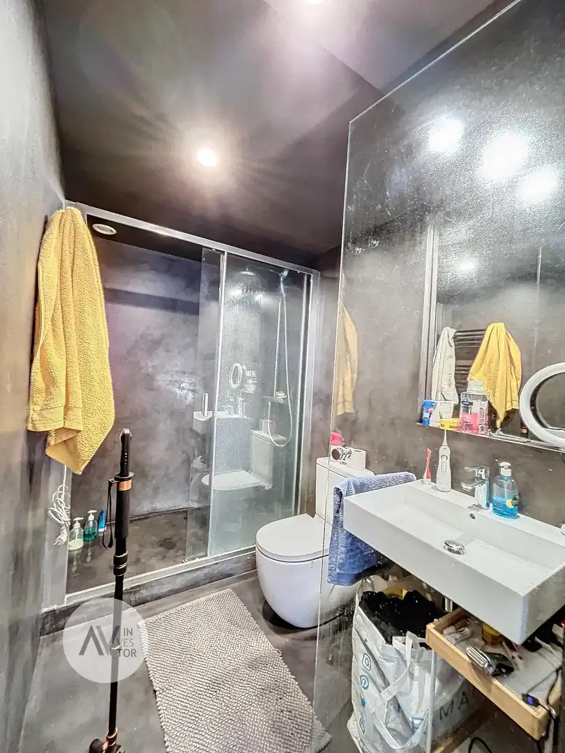 Badezimmer von Dachboden zum Verkauf in Barcelona mit Klimaanlage, Heizung und Terrasse