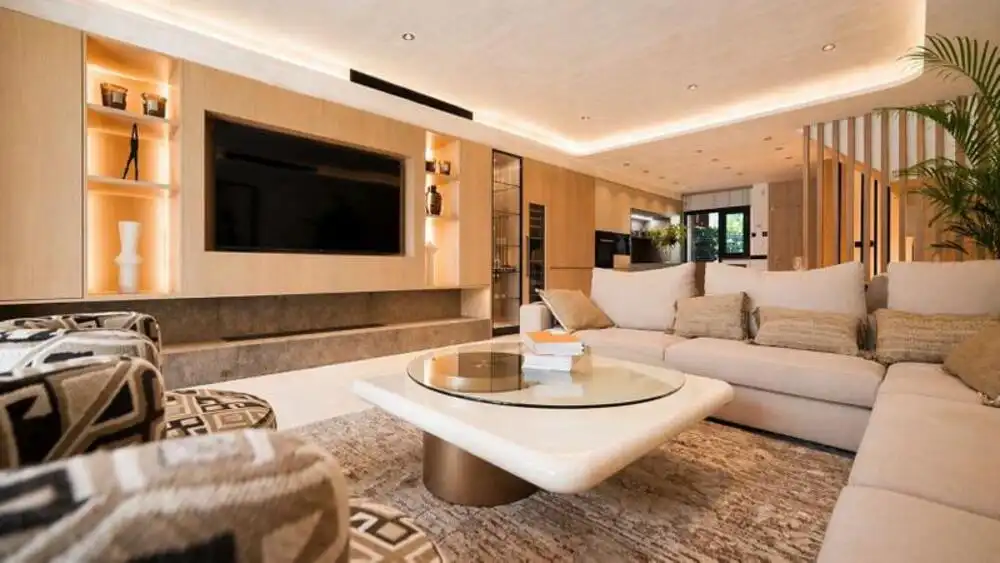 Sala d'estar de Casa adosada de lloguer en Marbella amb Aire condicionat, Jardí privat i Terrassa