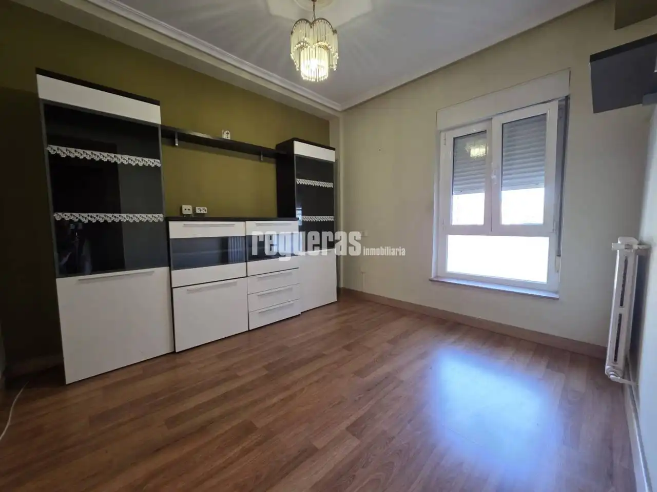 Habitación de Piso en venta en Avilés con Calefacción, Terraza y Trastero
