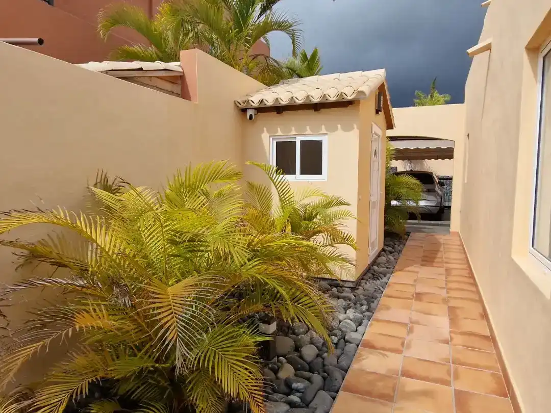 Vista exterior de Piso en venta en Adeje con Aire acondicionado, Piscina y Balcón
