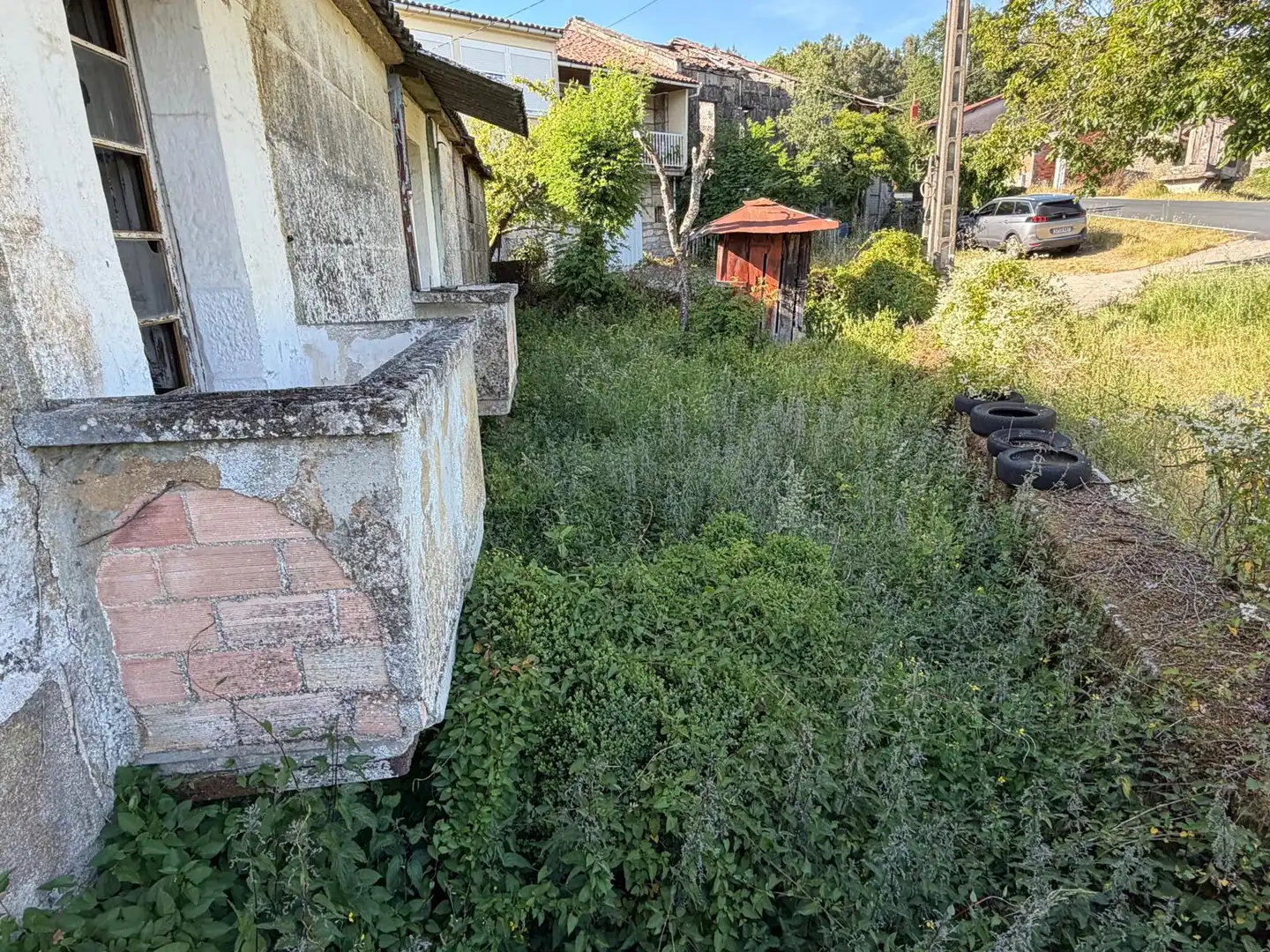 Einfamilien-Reihenhaus zum Verkauf in San Cristovo de Cea mit Privatgarten und Balkon
