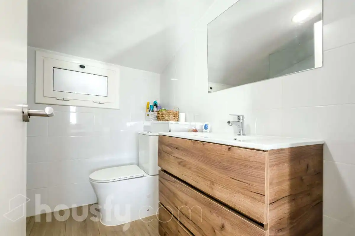 Bathroom of Houses for sale in Badalona  with Air Conditioner, Heating and Terrace