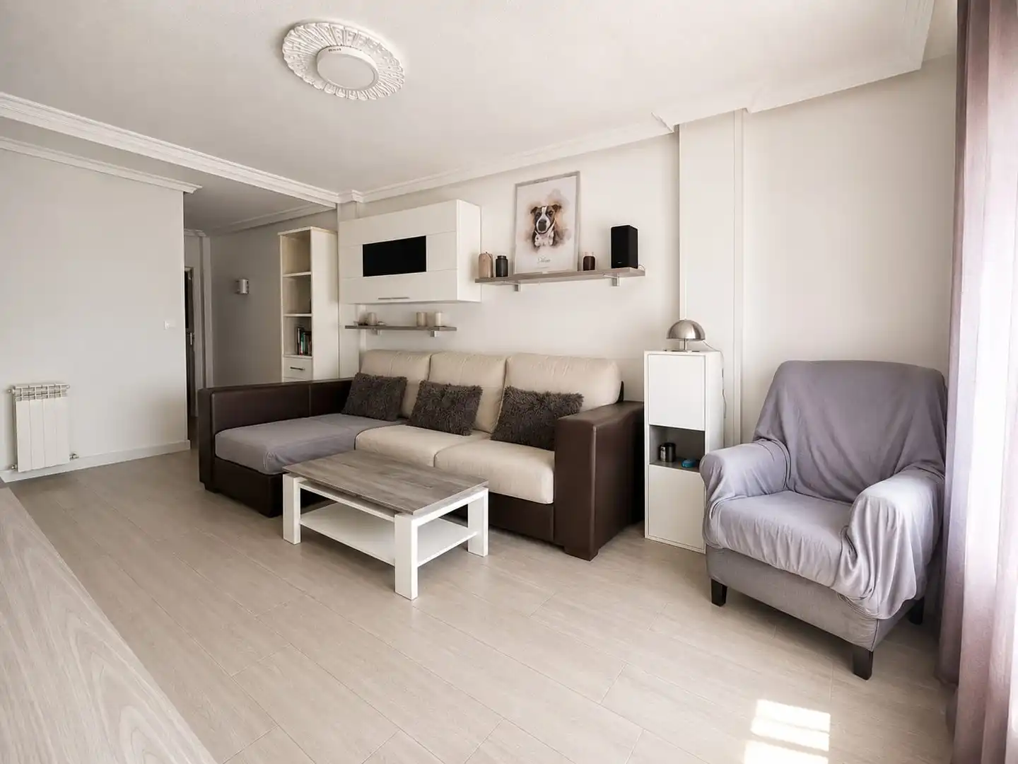 Flat for sale in Reyes