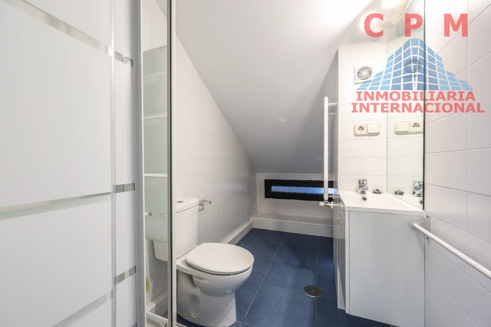 Bathroom of Duplexes for rent in Madrid  with Air Conditioner, Heating and Parquet flooring