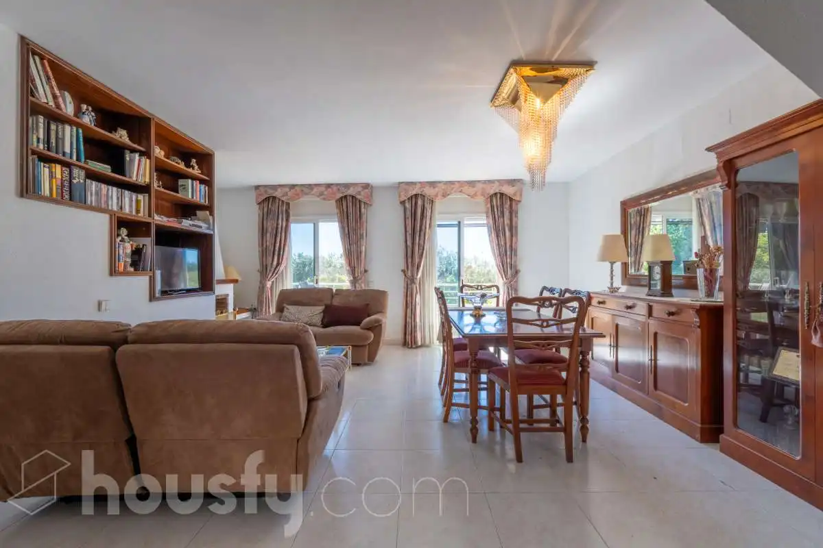 Living room of Houses for sale in Vilanova i la Geltrú  with Air Conditioner, Heating and Private garden