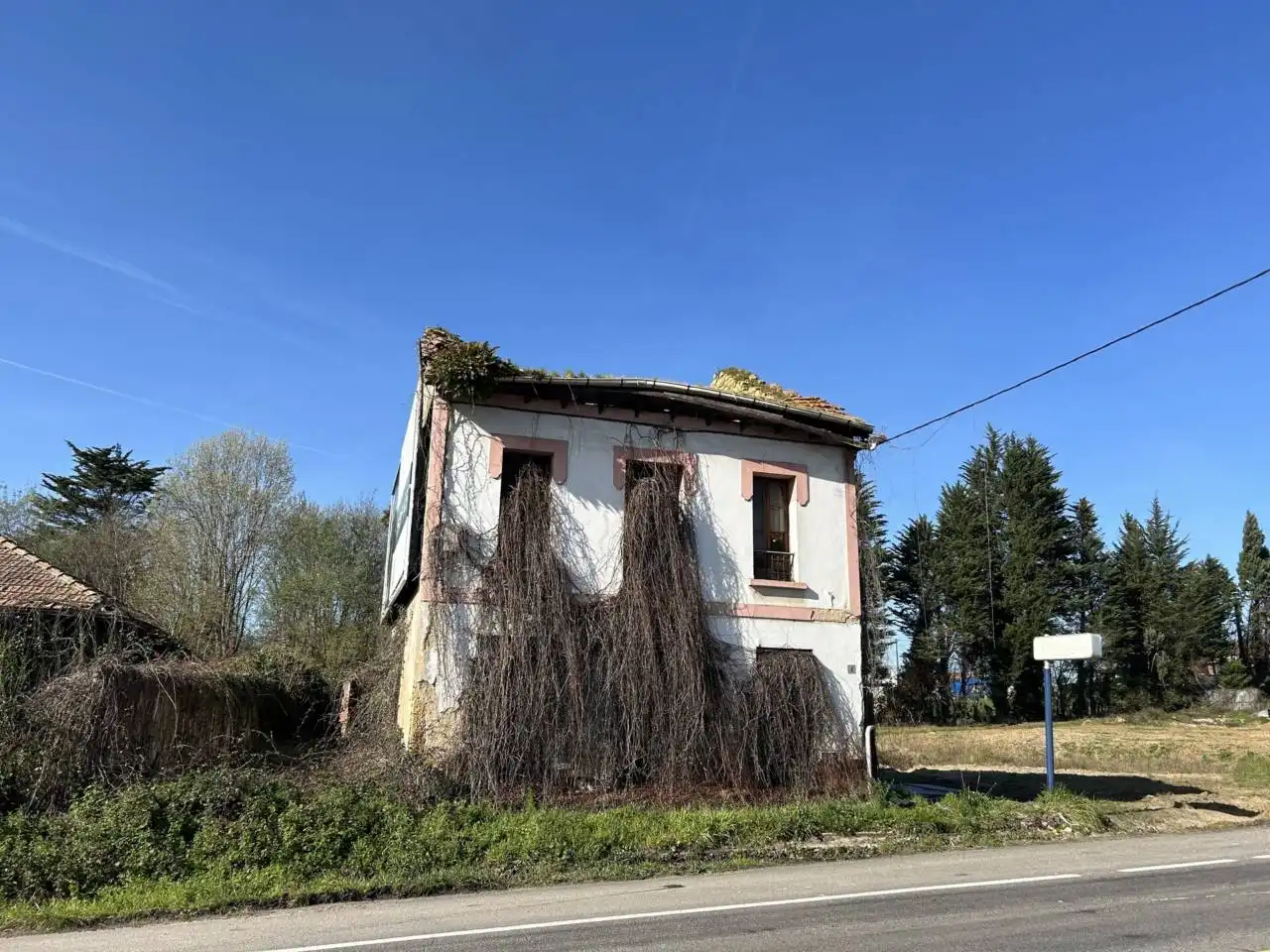 Außenansicht von Fabrik Grundstücke zum Verkauf in Siero