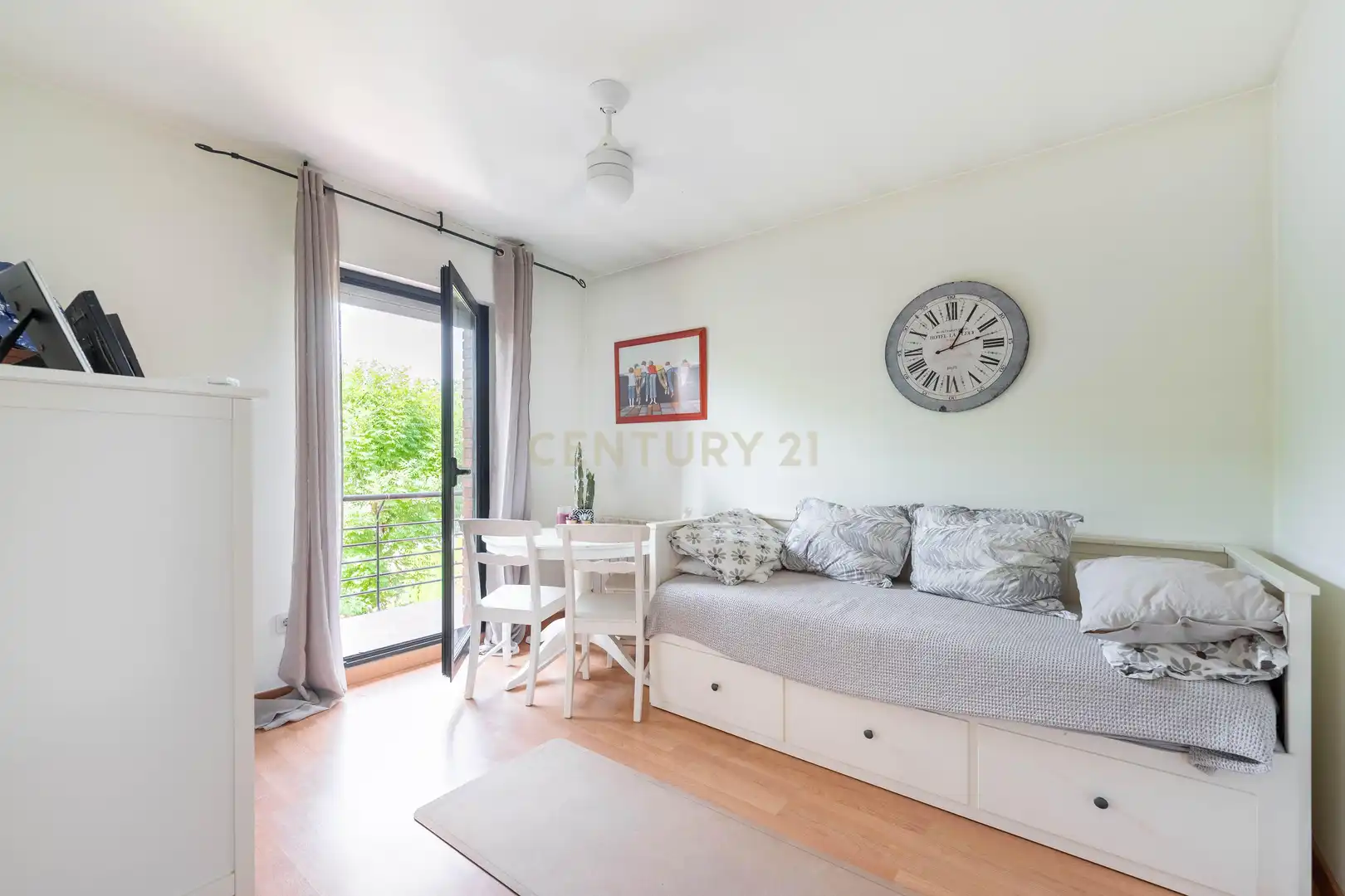 Habitación de Casa o chalet de alquiler en Galapagar con Jardín privado, Piscina y Horno