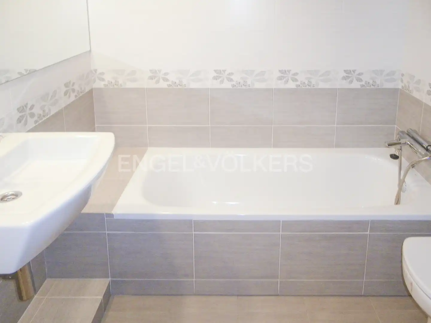Baño de Piso de alquiler en Las Rozas de Madrid con Aire acondicionado, Calefacción y Jardín privado