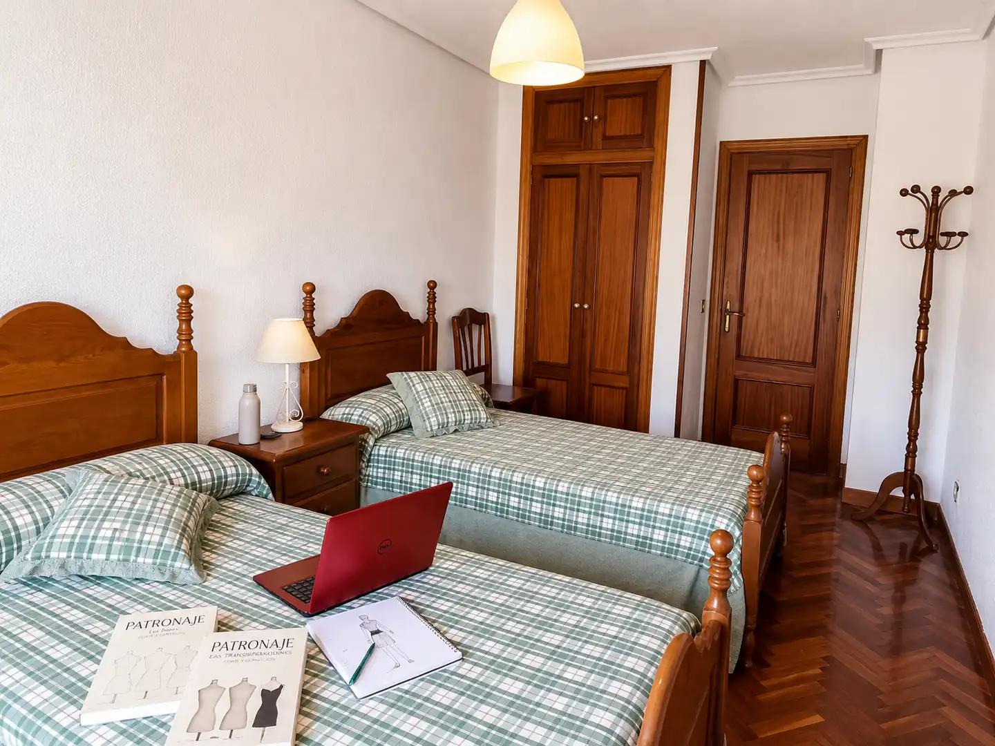 Schlafzimmer von Wohnung zur Miete in Santander mit Heizung, Terrasse und Möbliert