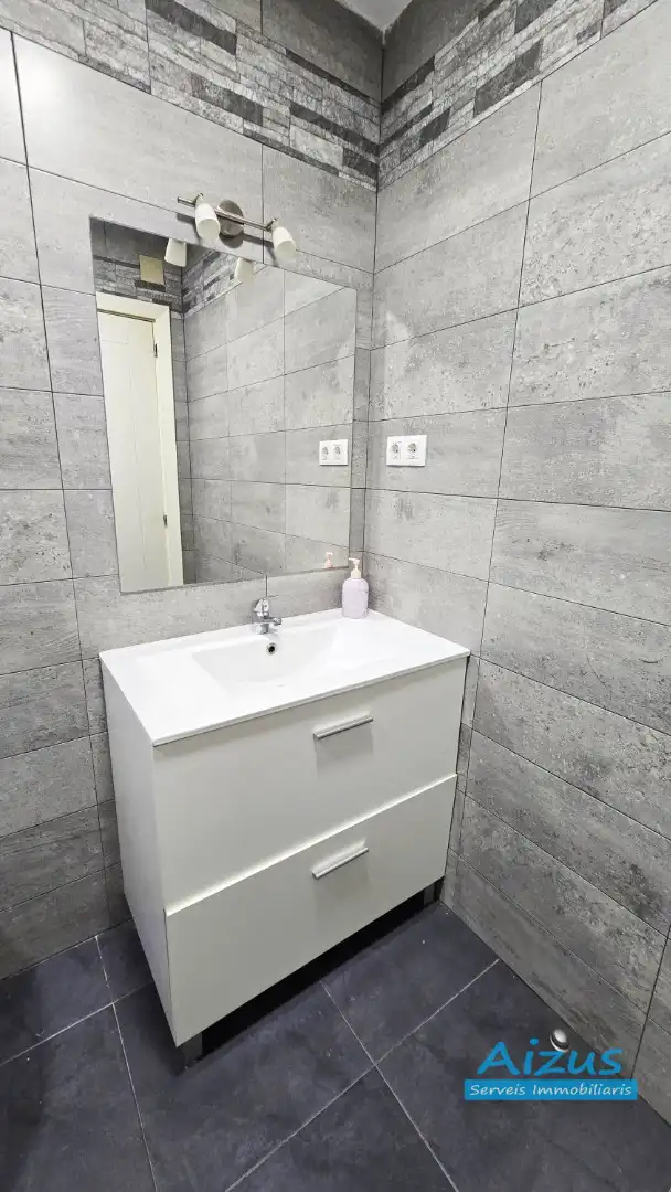 Badezimmer von Erdgeschoss zum Verkauf in Ripollet mit Ofen
