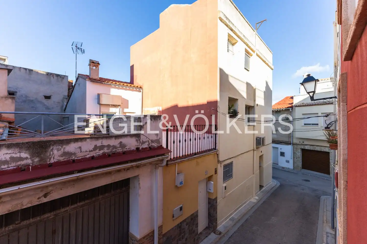Vista exterior de Casa o xalet en venda en Villar del Arzobispo amb Aire condicionat, Calefacció i Traster