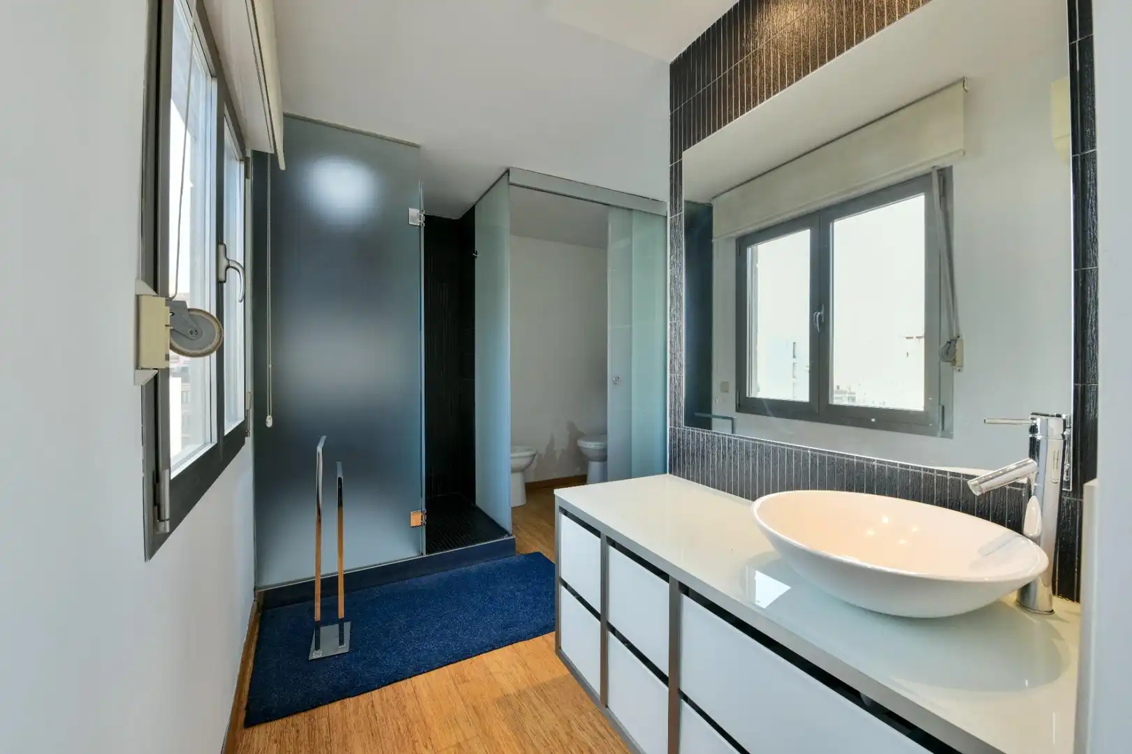 Baño de Piso en venta en  Palma de Mallorca con Aire acondicionado, Terraza y Amueblado